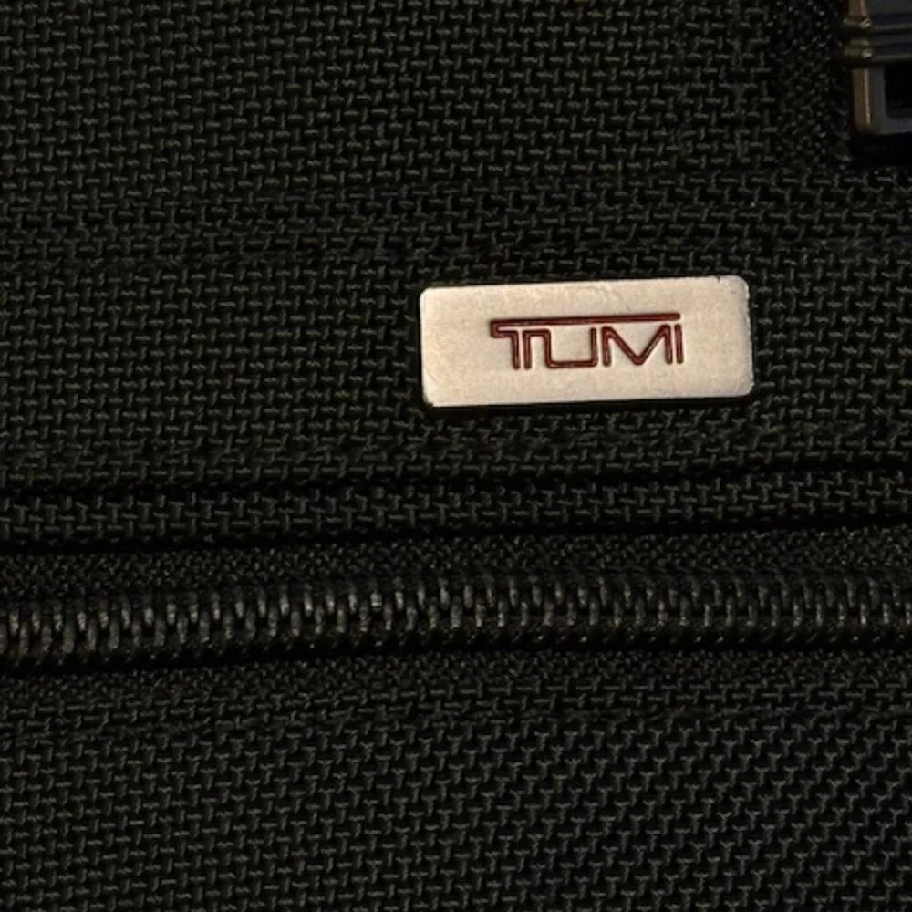 Tumi Medium black 15
